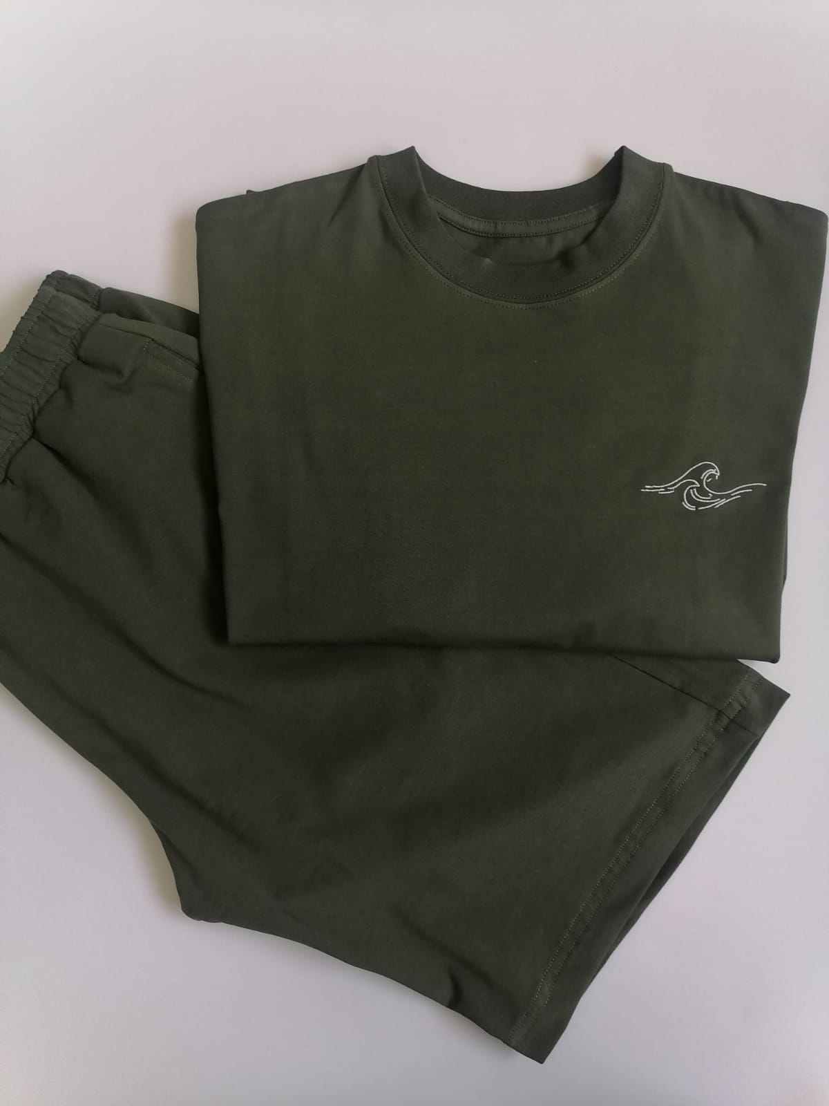 Army green t-shirt with short